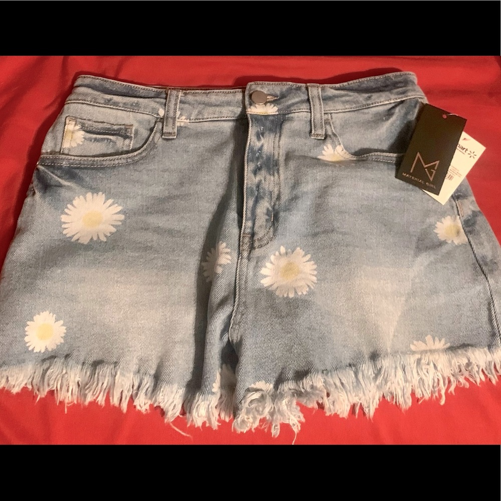 New Material Girl Jean Shorts with a few daisy accents. Never Worn. Size 9.